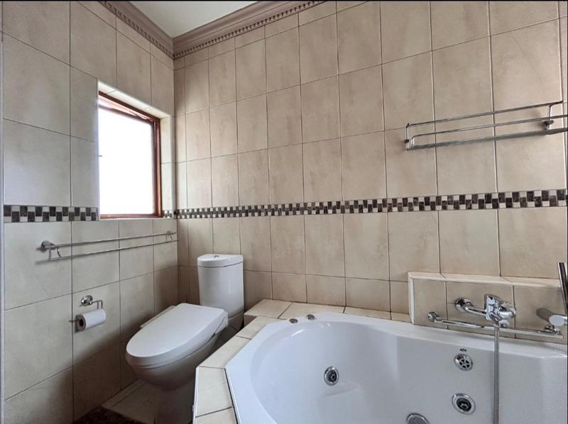 6 Bedroom Property for Sale in Birdwood Estate North West